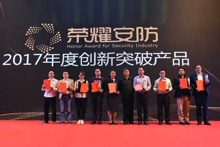 元亨光電小間距榮獲年度創(chuàng)新、明星產(chǎn)品獎(jiǎng)